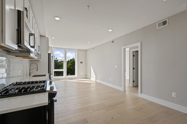 Foto del edificio - 1028 Bladensburg Rd NE