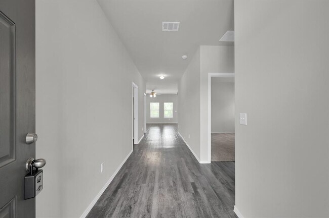 Foto del edificio - 8011 Dauntless Dr