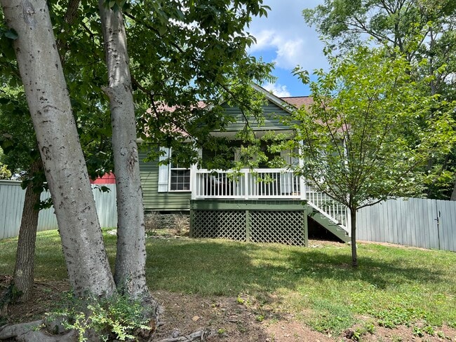 Building Photo - 711 Cherokee Ave