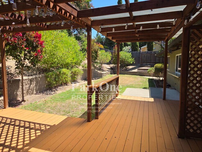Foto del edificio - 1500 Fieldcrest Dr