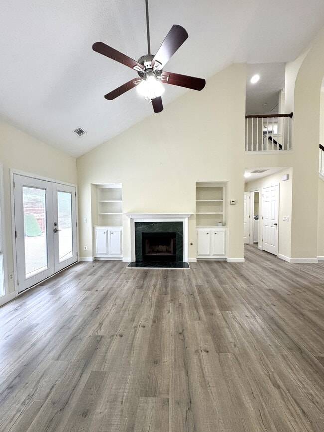 Building Photo - 675 Manor Glen Dr