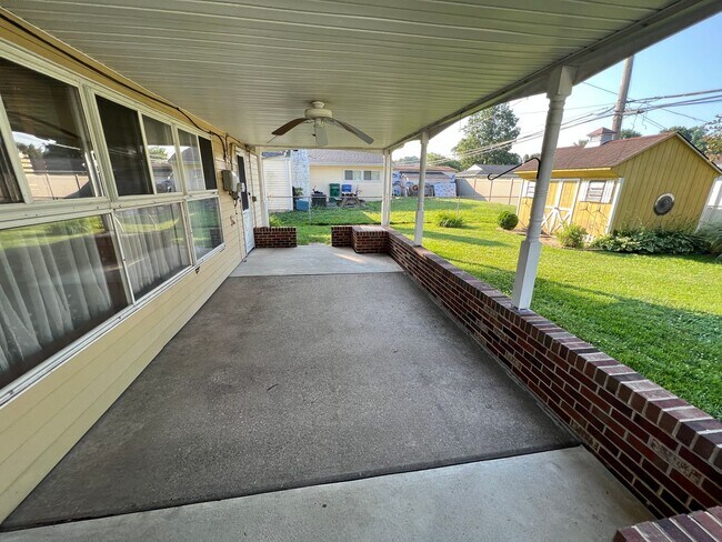 Foto del edificio - Beautiful Large 3 bedroom 2 bath in Levitt...