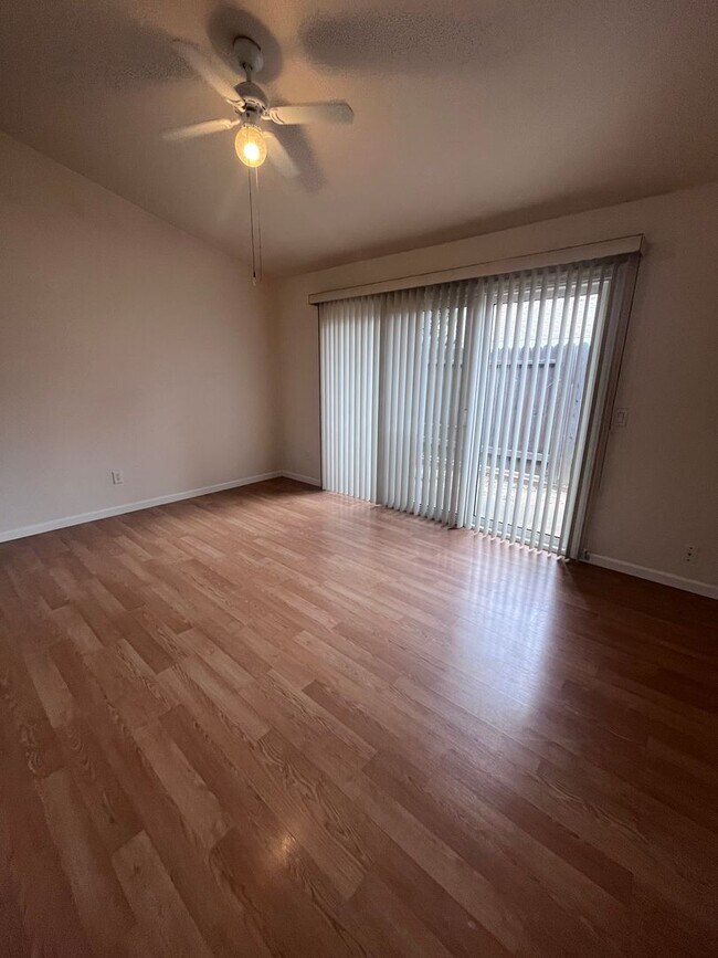 Building Photo - BEAUTIFUL UPDATED DUPLEX IN CITRUS HEIGHTS!!
