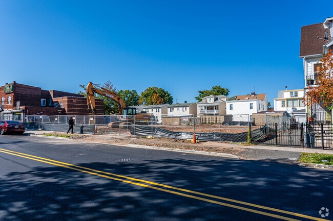 Building Photo - Stadium Rose Apartments