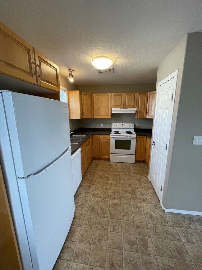 200 Hiebert Crescent, Martensville, SK S0K 0A2 Townhouse for Rent in Martensville, SK