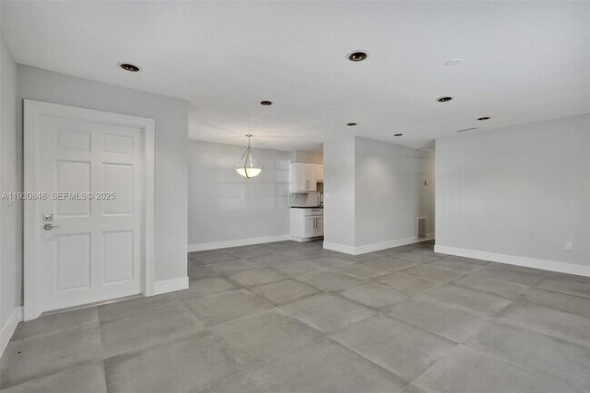 Building Photo - 902 Mandarin Isle