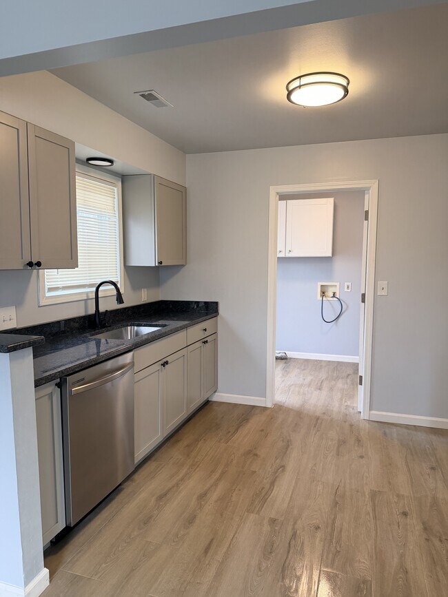 Building Photo - 23812 Columbus Ave