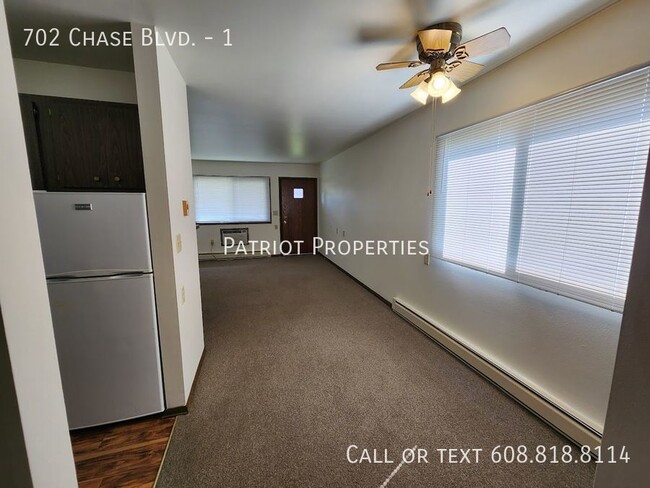 Building Photo - 1 bedroom/ 1 bath apartment in Sun Prairie...