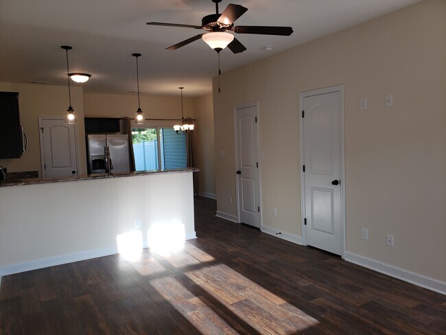 Foto del edificio - 409 Justice Farm Dr