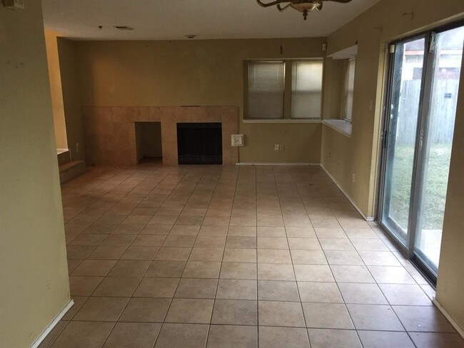 Building Photo - 15506 Wildwood Lake Dr