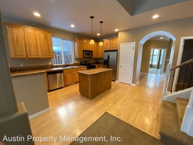 Building Photo - 3 br, 2.5 bath House - 61041 Chamomile SW