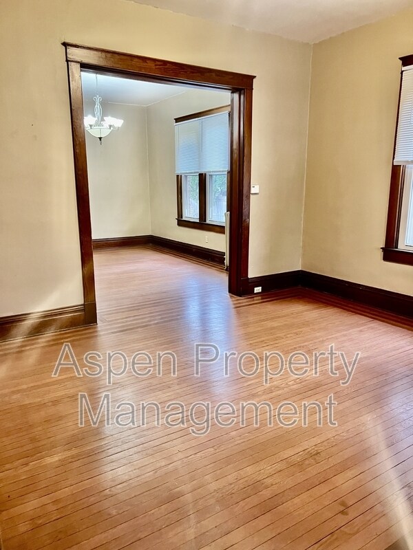 Foto del edificio - 1626 Dodge St