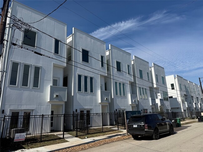 Building Photo - 6350 Culberson St