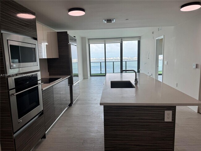 Foto del edificio - 460 NE 28th St