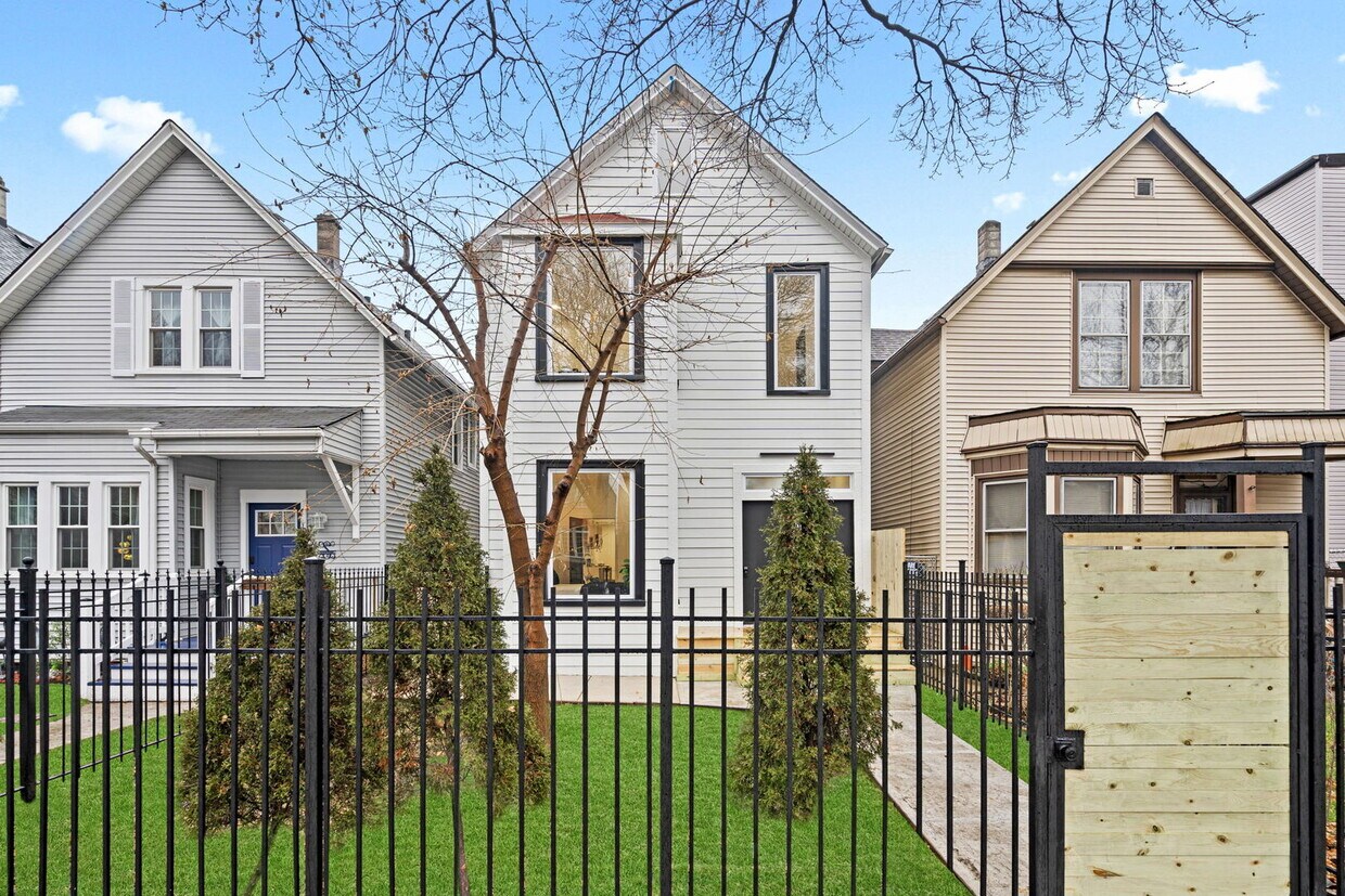Foto principal - 3329 W Dickens Ave