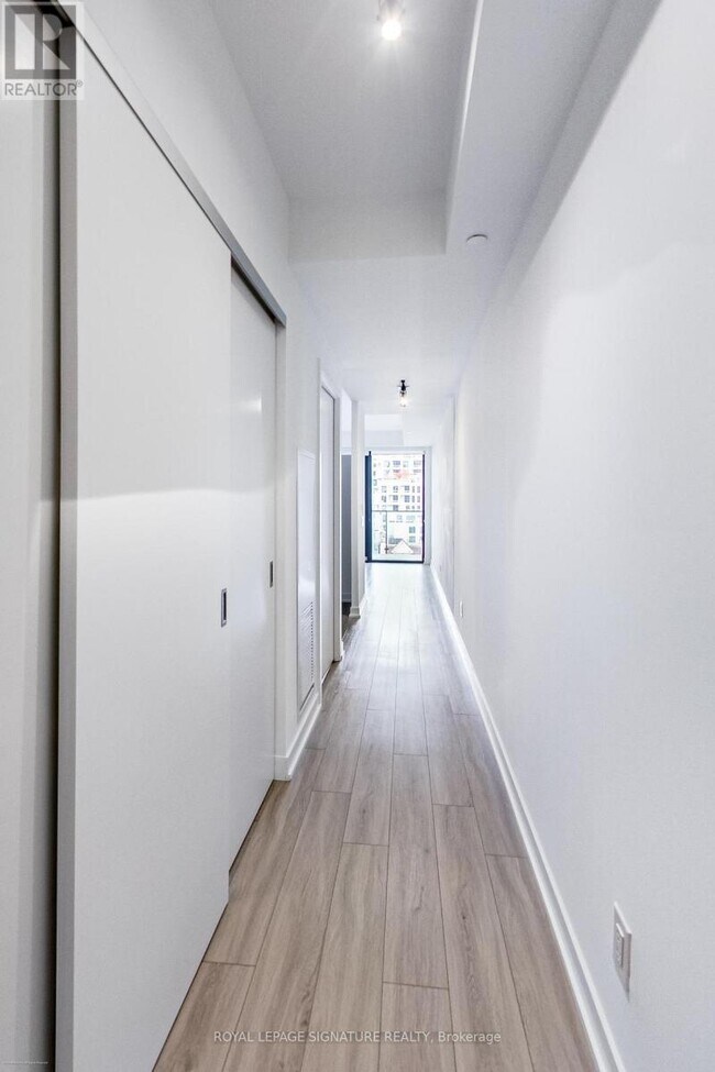 Photo du bâtiment - 458 Richmond St W