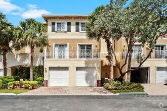 Building Photo - 4649 SW 75th Way
