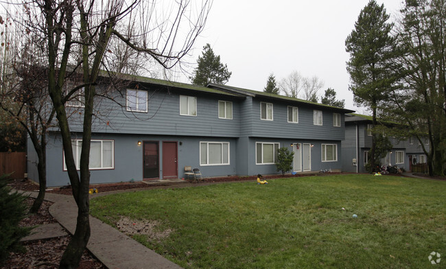 Cherry Hill Apartments 1536 E 3rd St Newberg Or Apartments For