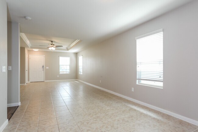 Foto del edificio - 6450 Dayridge Ln