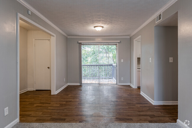 2BR, 1BA - 1.147SF - Woods on Tara