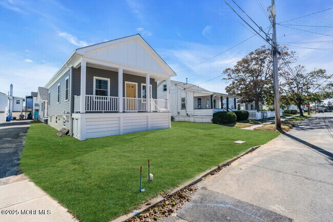 Building Photo - 1708 B St