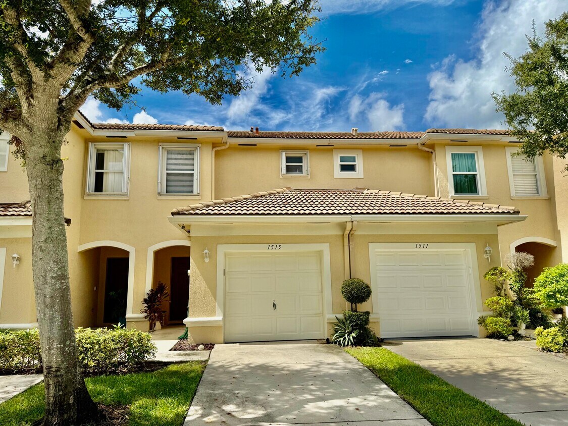 Foto principal - 1515 Buckingham Ave
