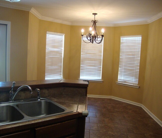 Foto del edificio - 108 Chevalier Blvd