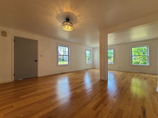 Foto del edificio - 3-bedroom, 2-bathroom home located in beau...