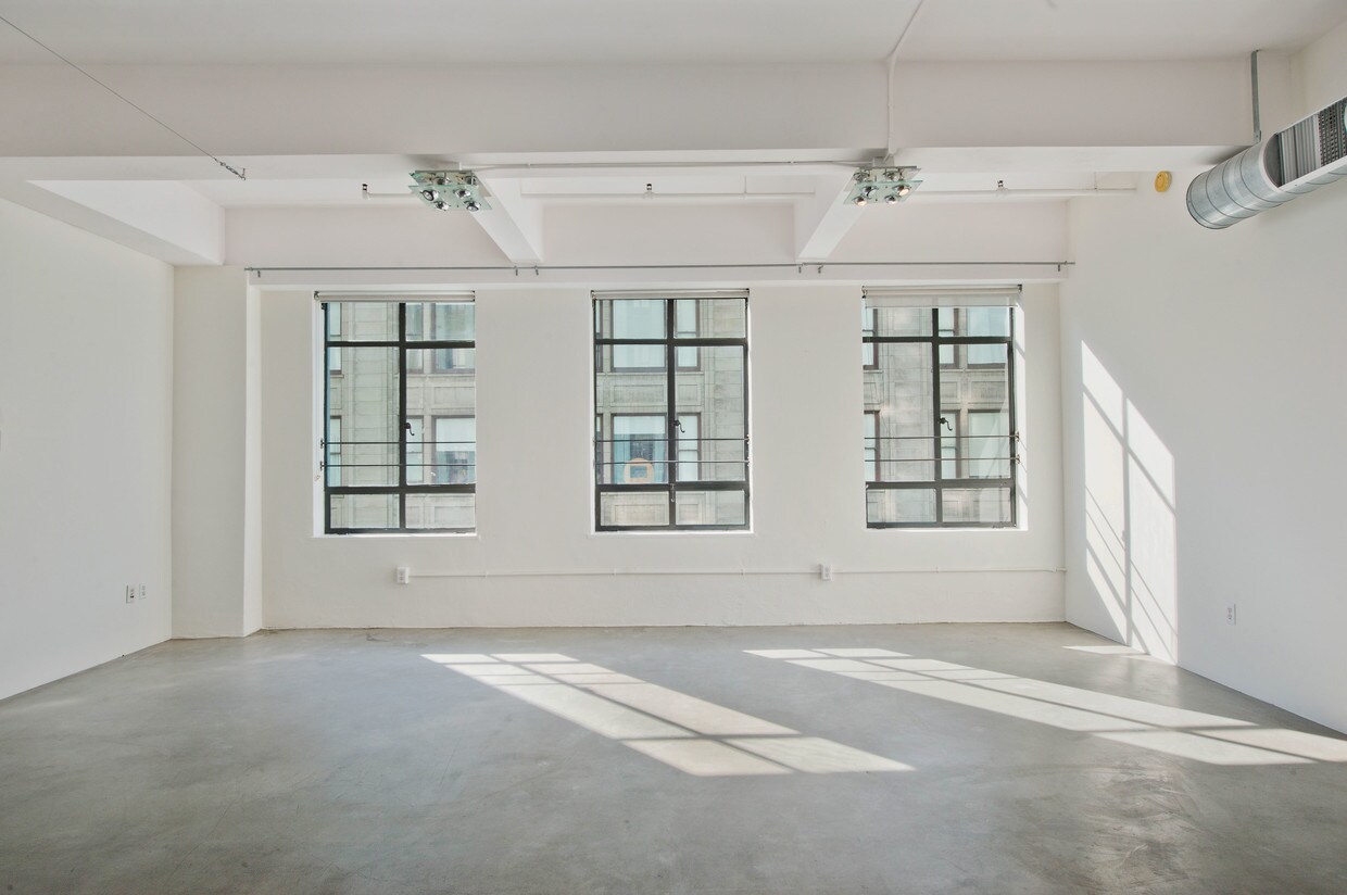 Foto principal - 849 S Broadway