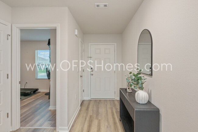 Building Photo - Crestview 4bed/2bath