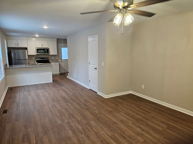 Foto del edificio - 1/2 Off FIRST MONTH'S RENT! MAY SPECIAL ON...