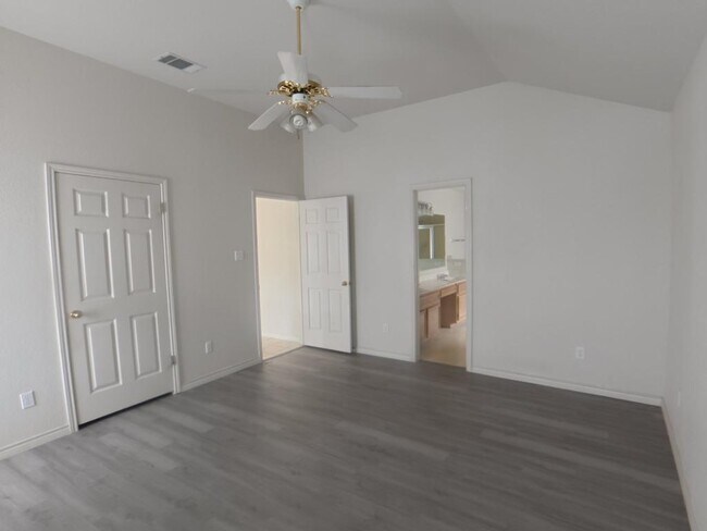 Foto del edificio - 4908 Topsey Dr