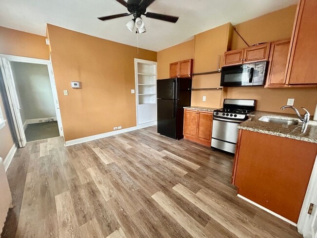 Building Photo - 32 E Walnut St