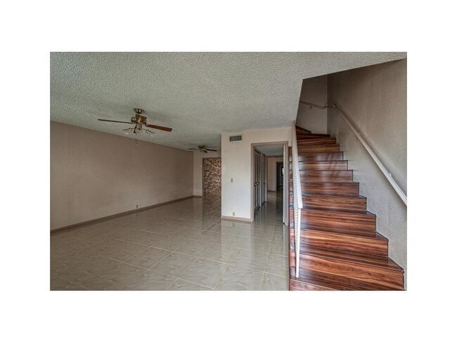 Foto del edificio - 65 Townhouse Ln