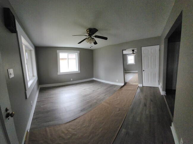 Foto del edificio - 503 N Blaine Ave