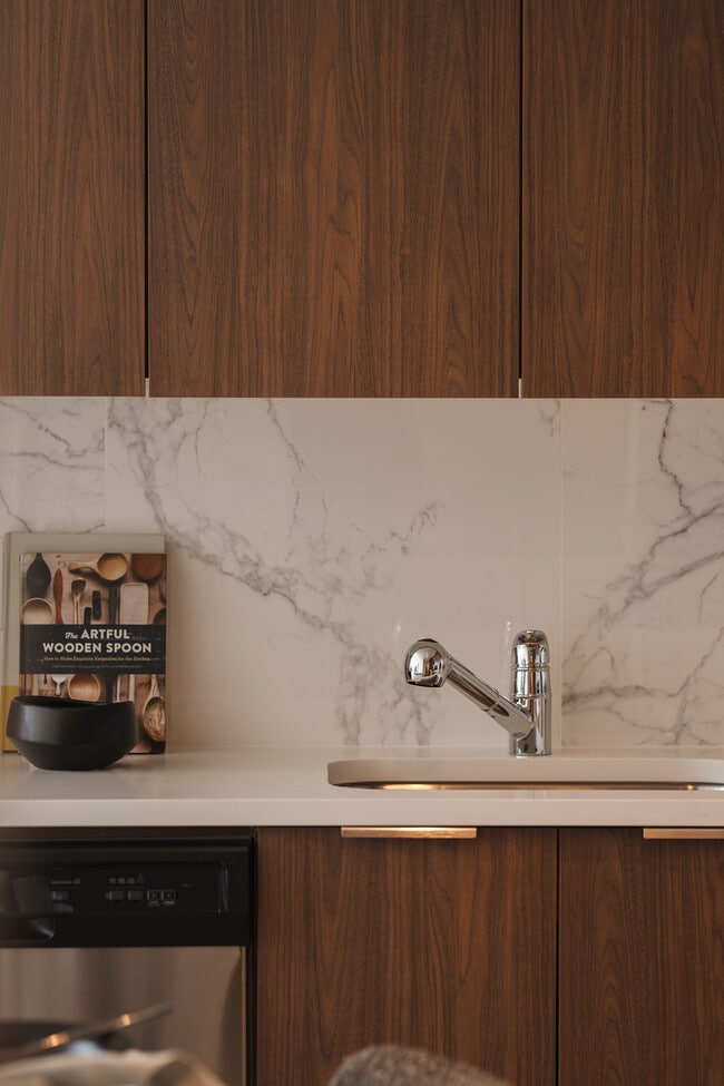 Building Photo - Highpoint Rental