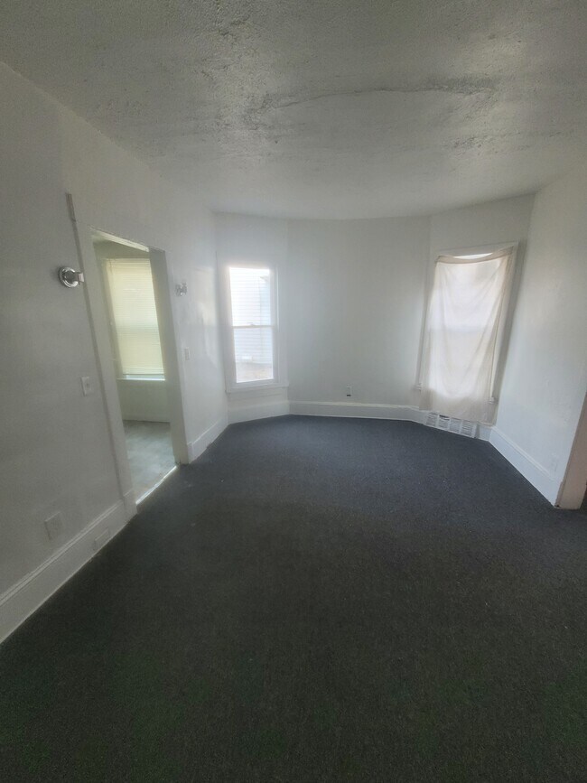 Foto del edificio - 10117 Hampden Ave