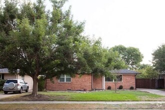 Building Photo - 10140 Shadyview Dr