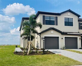 Building Photo - 15115 Sunny Day Dr