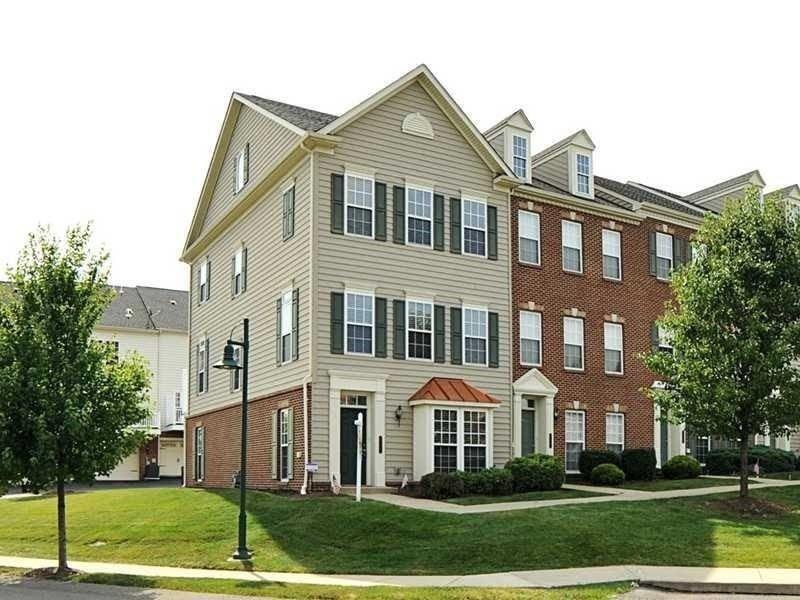 Primary Photo - 208 Village Pl