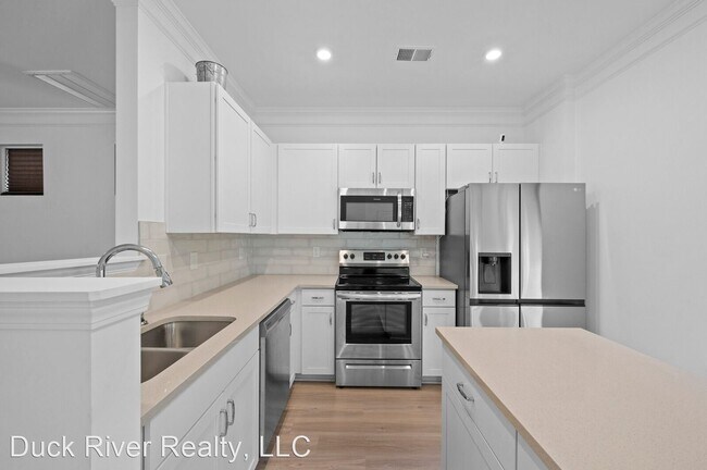 Building Photo - 3 br, 2.5 bath House - 109 Sidco Dr