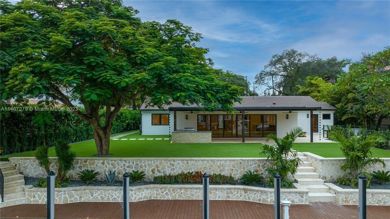Foto principal - 5221 Orduna Dr