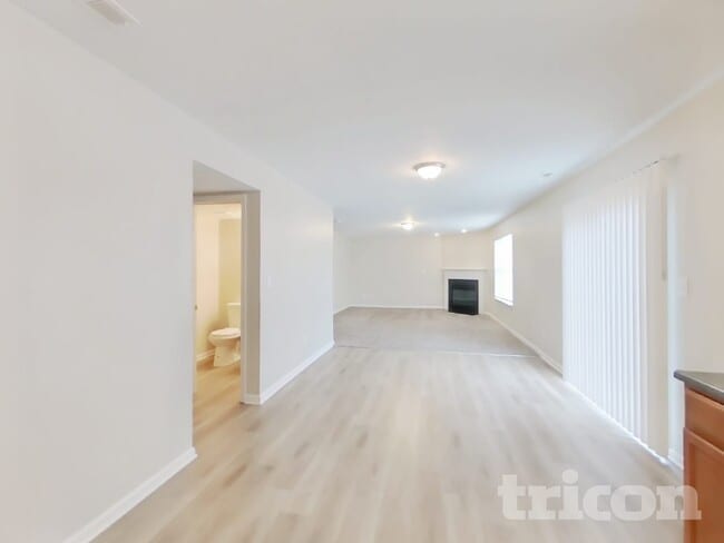 Building Photo - 749 Mozart Dr