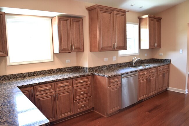 Foto del edificio - 900 Ashford Ln