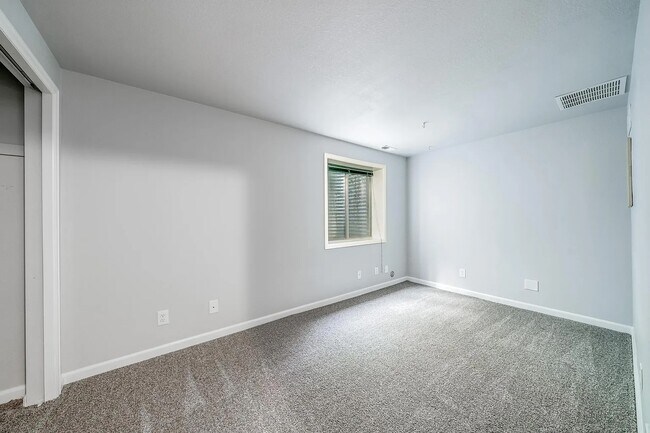 Foto del edificio - 2801 Leisure Dr