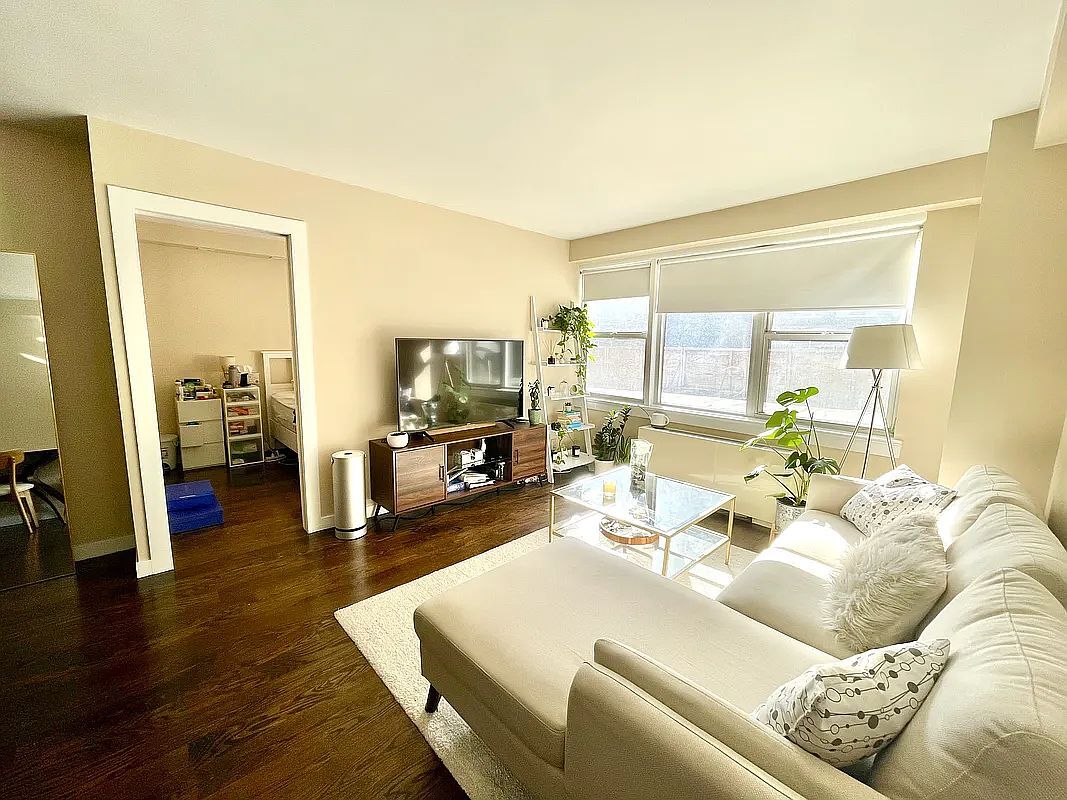 Photo - 1425 Thieriot Ave (The Bronx, NY)