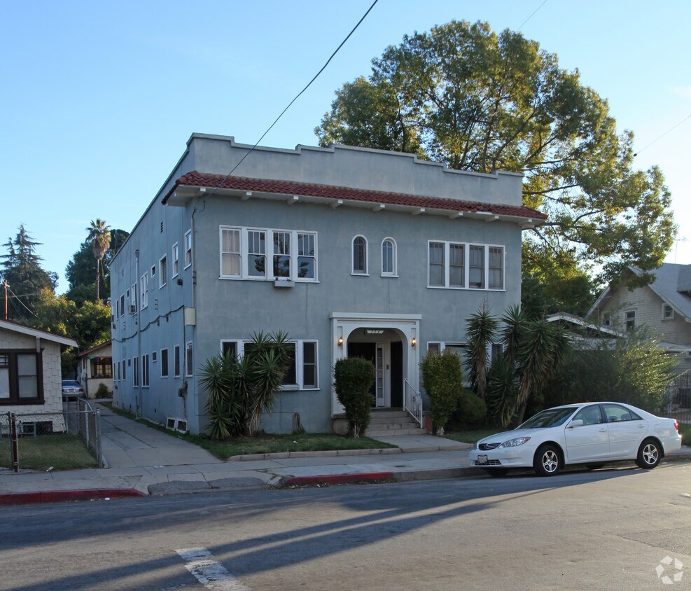 Primary Photo - 333 Avenue 61