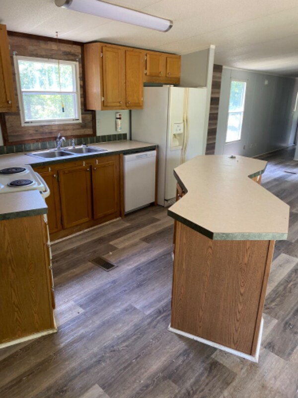 Building Photo - 1011 Love Ln