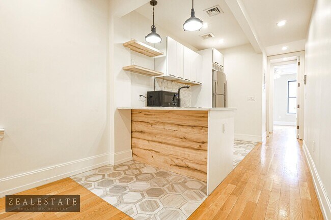 Building Photo - 597 Park Place