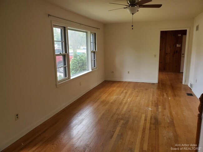 Foto del edificio - 2554 Crystal Dr